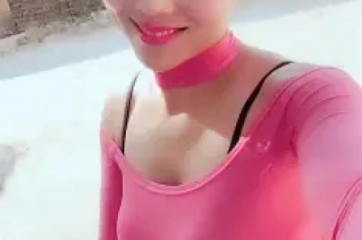王勉恋情曝光邓超陈赫嗑瓜子调侃：“跟谁逛街啦？”